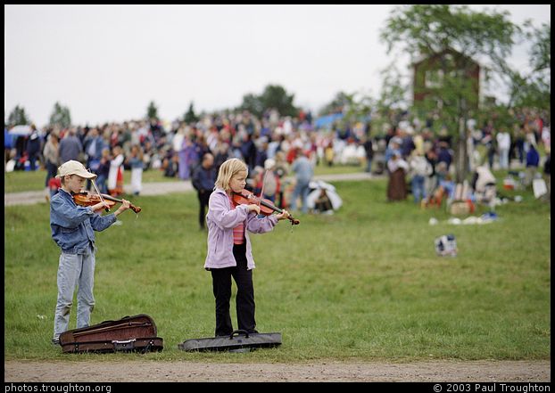 Young fiddlers - Bingsjv - Sweden with Sophie 2003