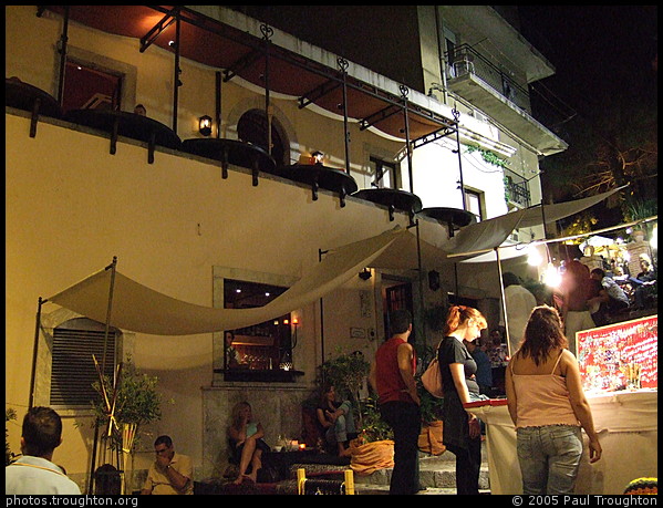 The Taormina Love Next/Casa Elisabetta, surrounded by a bar at night - Taormina - Honeymoon in Sicily