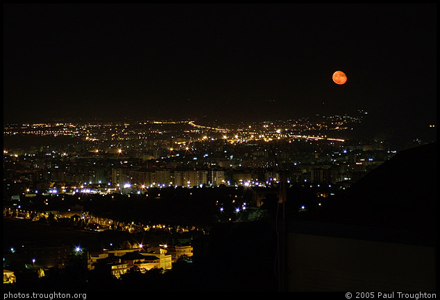 The colour of the moon made us wonder about the air quality - Palermo - Honeymoon in Sicily